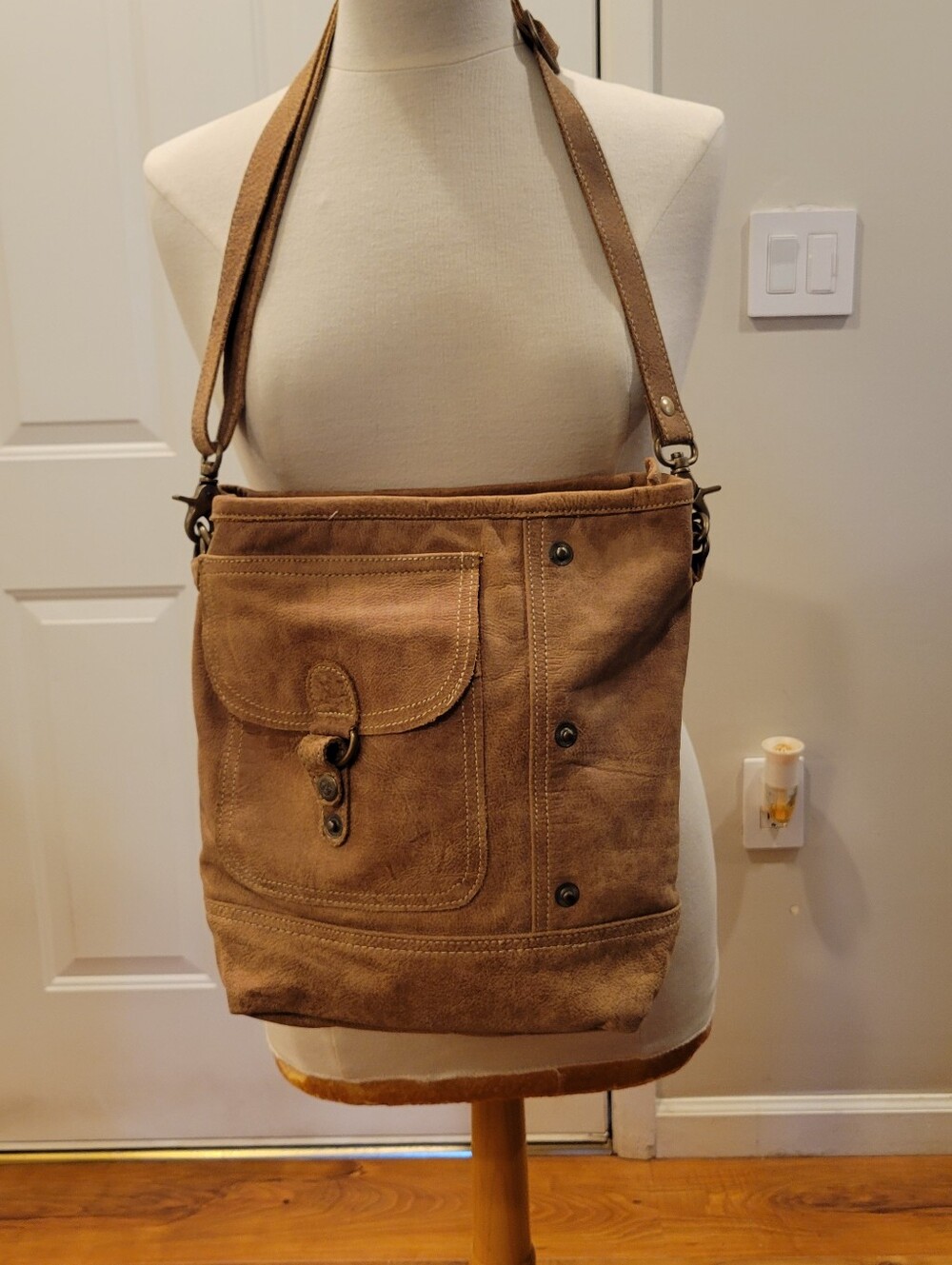 🐎EUC~ SUEDE Crossbody Bag